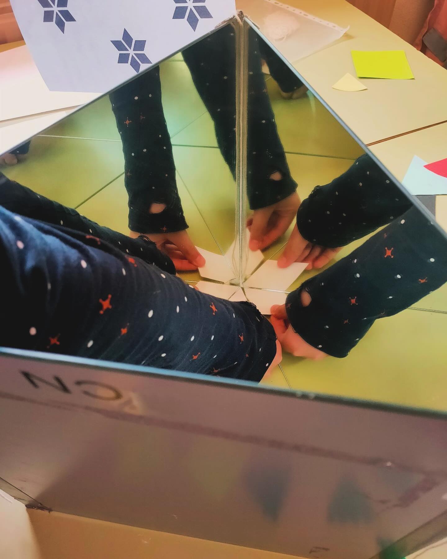 Encuentra el Patrón en la Sala de los Espejos